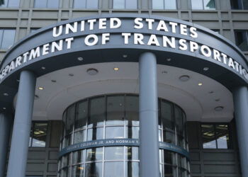 ‘Insulting’: en medio de reducciones de la fuerza laboral, DOT ofrece a los empleados consejos sobre marca personal, gestión de emociones