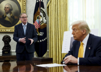 Las tarifas de referencia del 10 por ciento de Trump están aquí para quedarse, dice Hassett