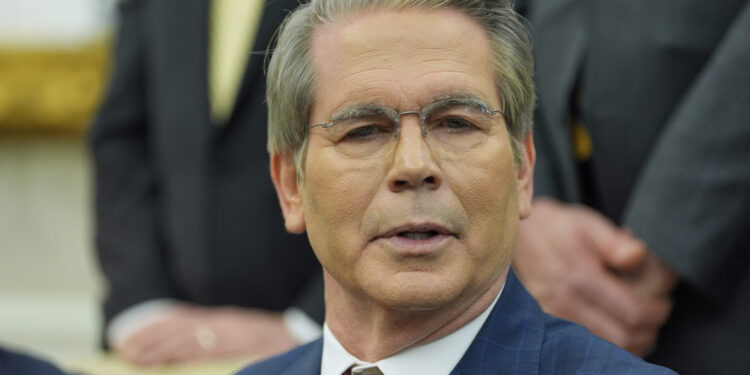 Bessent dice que nosotros buscará reformas del FMI, Banco Mundial