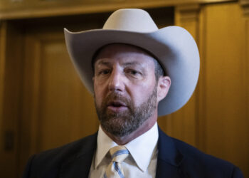 Mullin, Coons se mantiene en mensaje en las tarifas de Trump