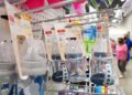Cómo los aranceles podrían afectar la disponibilidad de productos para bebés: NPR