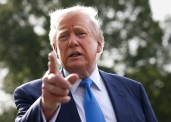 Casi la mitad le da a Trump una F durante sus primeros 100 días: NPR