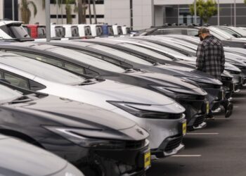 Cómo los fabricantes de automóviles se están moviendo en respuesta a las tarifas: NPR