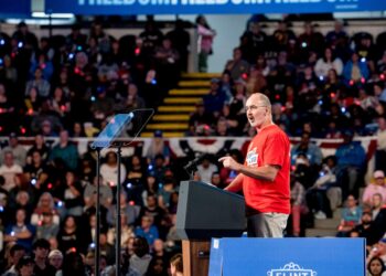 Por qué UAW vuelve las tarifas de Trump sobre la industria automotriz: NPR