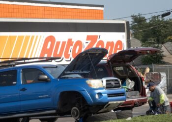 Por qué los aranceles aumentarán las tarifas de seguro de automóviles: NPR