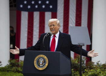 El mundo comienza a responder a las tarifas de Trump, arriesgando la escalada