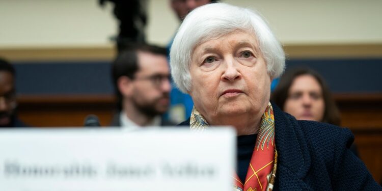 Yellen: Trump ‘ha llevado una bola de demolición’ a la economía con la guerra comercial
