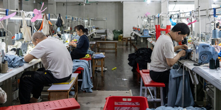 Trump termina con aranceles aranceles chinos, aumentando el costo de los bienes en línea