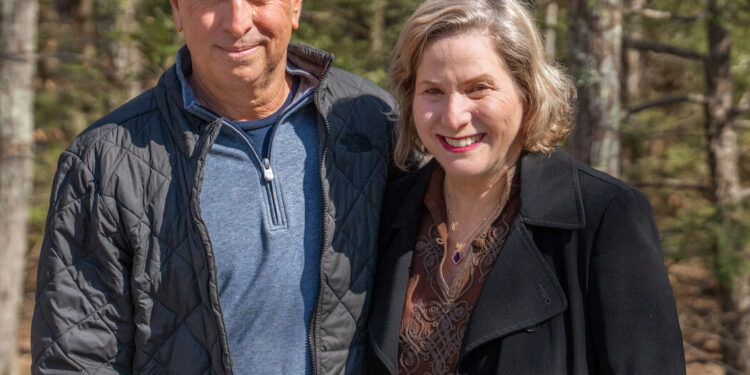 Después de años en el extranjero, llegaron a casa para una vida tranquila en el norte del estado de Nueva York