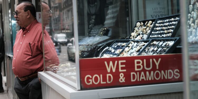¿Es hora de vender oro? Qué saber sobre el comercio de joyas por efectivo