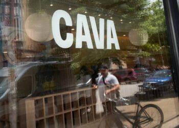 Acciones que realizan los movimientos más grandes del mediodía: AMAT, NVO, CAVA, VST