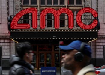 Acciones que realizan los movimientos más grandes del mediodía: DJT, CRM, TSLA, AMC