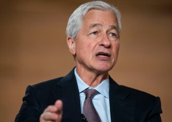 El CEO de JPMorgan Chase, Jamie Dimon, dice que la recesión todavía está sobre la mesa para nosotros