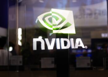 NVDA, BA, monedas, FSLR y más