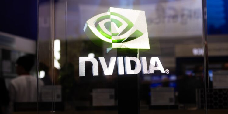 NVDA, BA, monedas, FSLR y más