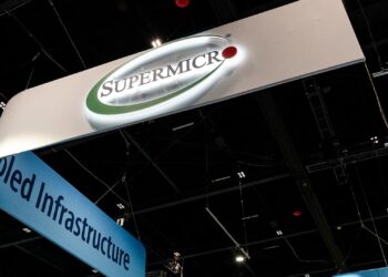 Acciones que realizan los movimientos más grandes del mediodía: Oklo, Etoro, Super Micro Computer, Nvidia, JD.com y más