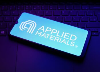 Acciones que realizan los movimientos más grandes después de las horas: AMAT, TTWO, CAVA