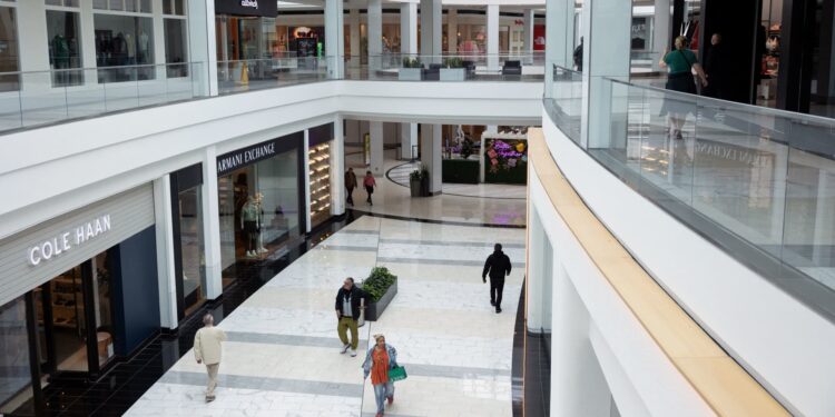 El gasto del consumidor es grande a principios de abril en anticipación de los aranceles