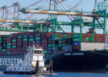 Puerto de Los Ángeles ve a un volumen de envío un 35% la próxima semana a medida que las tarifas muerden