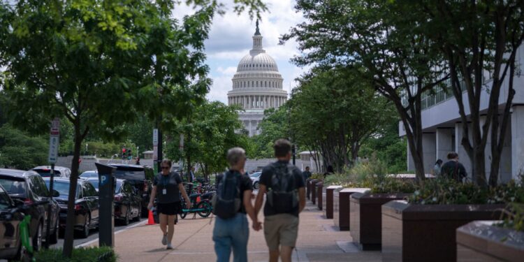 Eliminar el impuesto sobre beneficios del Seguro Social frente a la bonificación superior