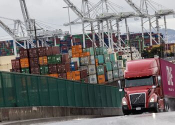 Los recibos de tarifas superaron los $ 16 mil millones en abril, un récord que ayudó a reducir el déficit presupuestario