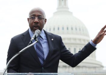 Los requisitos de trabajo de Medicaid reducirían la cobertura de salud: Senador