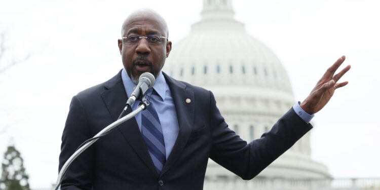 Los requisitos de trabajo de Medicaid reducirían la cobertura de salud: Senador