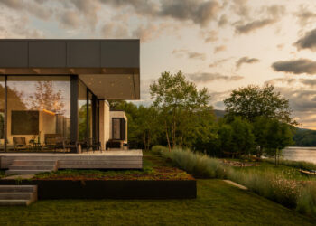 Una pareja construyó la casa de sus sueños justo en el río Hudson