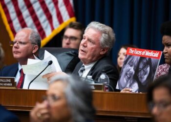 Lo que significa la factura de la casa de Medicaid para los adultos mayores y sus familias