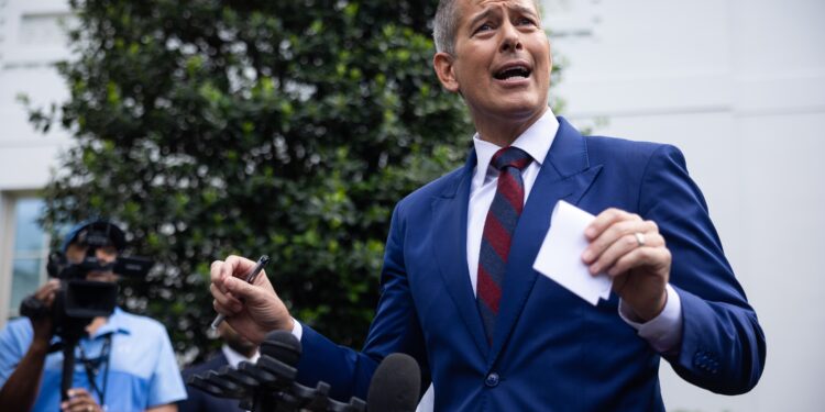 Duffy vs. Hegseth: La fricción sobre la seguridad del aire estalla en el gabinete de Trump