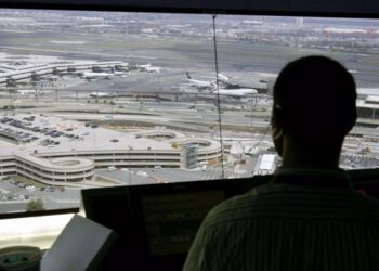 La FAA defiende el movimiento de control de espacio aéreo de Newark a Filadelfia