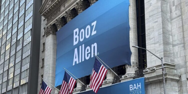 Booz Allen para cortar 2.5k empleos en medio de la represión del gasto federal