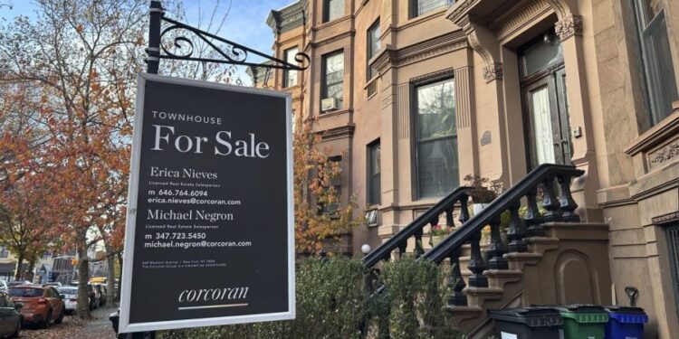 Los homeseles ahora superan en número a los compradores por medio millón: Redfin