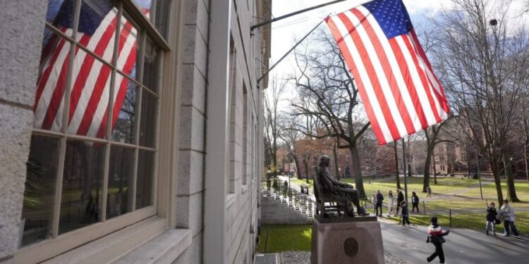 La prohibición de Trump de los estudiantes extranjeros de Harvard puede tener un precio considerable para la economía