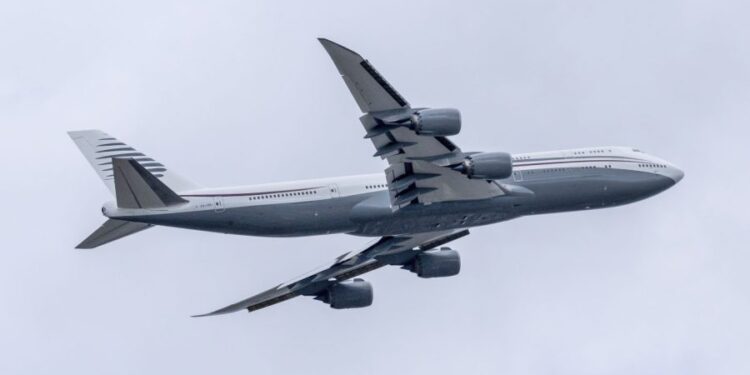 Trump aceptará un 747 de lujo como regalo de Qatar: informes