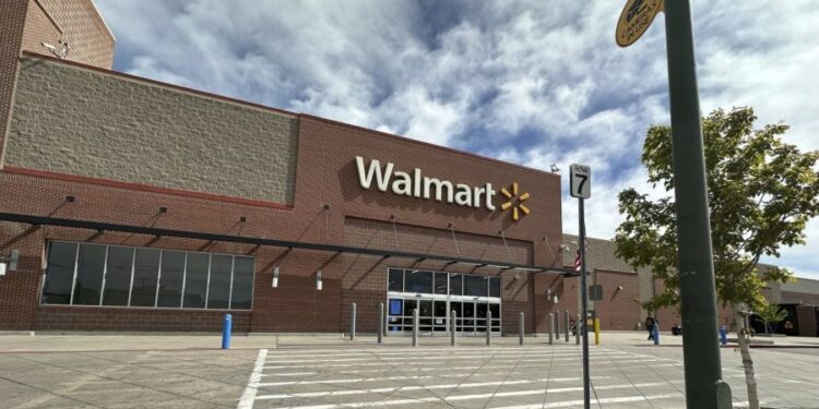 Trump regaña a Walmart por caminatas de precios: ‘Come las tarifas’