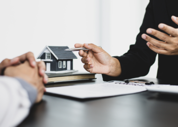 ¿Cuándo debe compartir su propia opinión sobre una casa con un comprador?