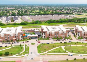 Huffines Communities anuncia la venta de torres de patrimonio, un principal activo multifamiliar en Lewisville, Texas