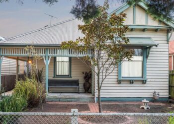 Los constructores competidores empujan a East Geelong a casa $ 120k sobre reserva