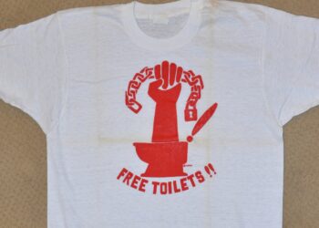 Cómo pagar los inodoros y los baños públicos bajaron el desagüe: Money del planeta: NPR