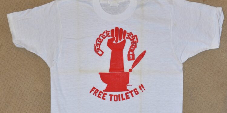 Cómo pagar los inodoros y los baños públicos bajaron el desagüe: Money del planeta: NPR