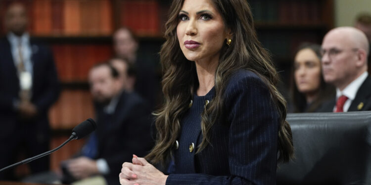 NOEM: Todos podrán volar, por ahora, antes de la inminente fecha límite de identificación real del miércoles