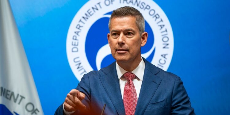 Nuevos controladores, pista planeada para el aeropuerto de Newark: Duffy