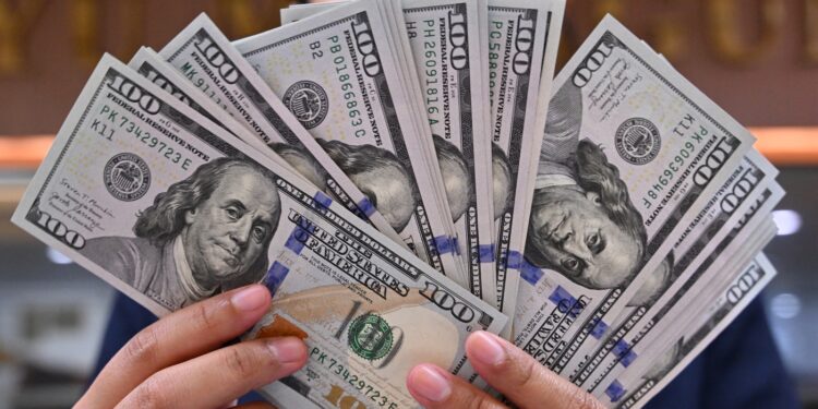 Estado de la moneda de reserva del dólar, explicado: Money del planeta: NPR