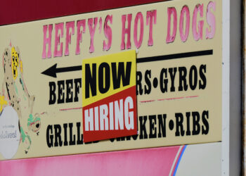 ‘Recién comenzando’: Trump promociona el informe de empleos sorprendentes en medio de la agitación arancelaria