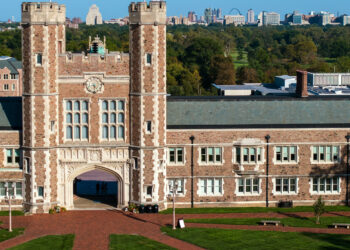 Cómo llegó el gobierno federal a financiar investigaciones en Universidades: Planeta Money: NPR