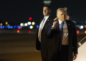 Trump quiere el crédito, pero no la culpa, por la economía estadounidense