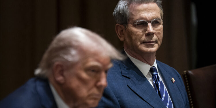 ‘Triage inicial’: Trump ata la esperanza en Bessent mientras busca poner fin a la guerra comercial de China