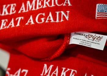 Qué descubrió un vendedor de cabezal de ducha de Texas sobre las etiquetas ‘Made in the USA’: NPR