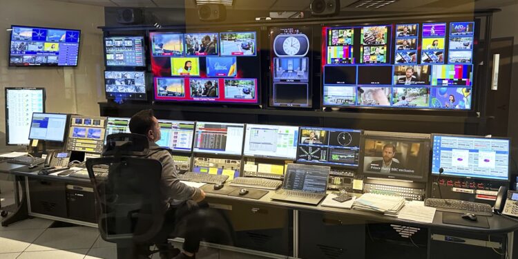 Doge intentó incrustar en la corporación para la transmisión pública: NPR